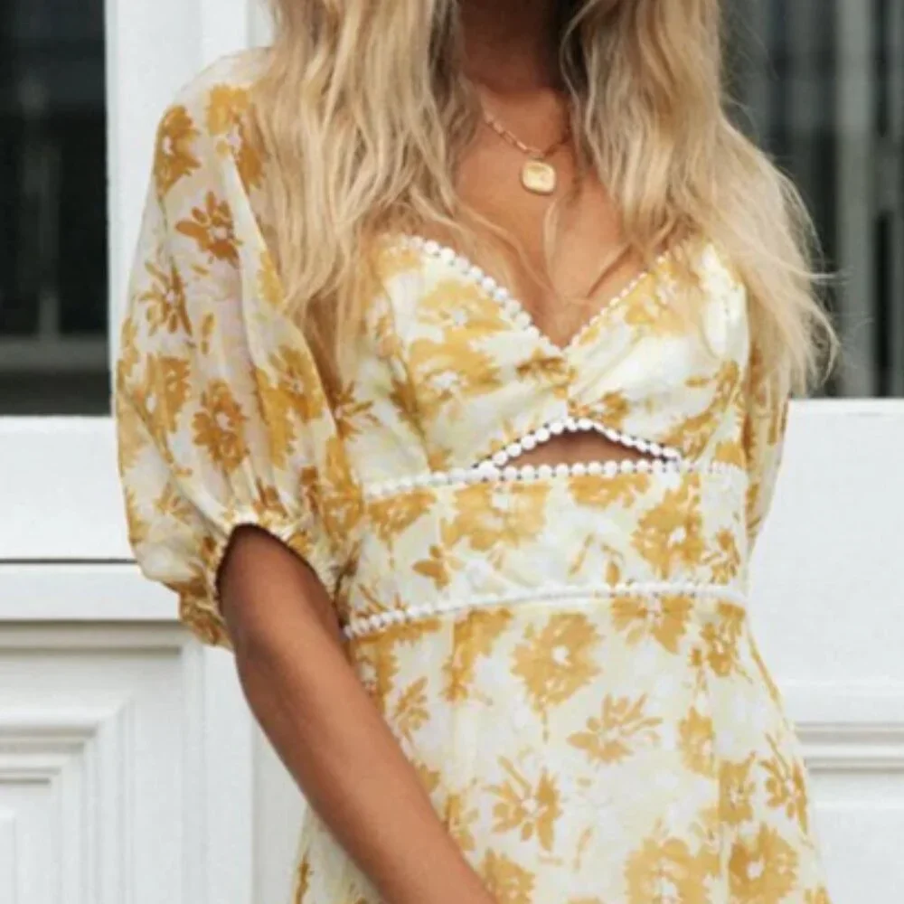 Catch Feelings Sweetheart Neckline Dot Trim Floral Print Pom Pom Small Dress - Picture 5 of 6